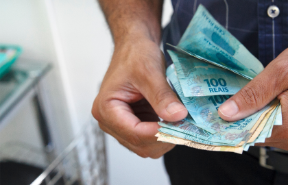 Governo libera R$ 4,6 bi de saldos retidos do FGTS para trabalhadores demitidos que optaram pelo saque-aniversário