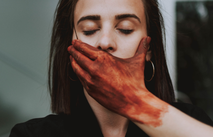 Relatório aponta média de 12 mulheres vítimas de violência por dia