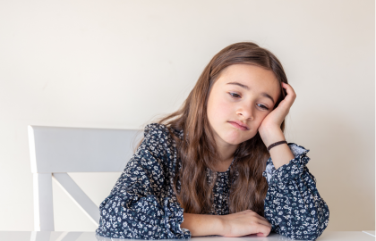 Sete em cada dez adolescentes dormem mal; celular à noite é o maior desafio, diz médico