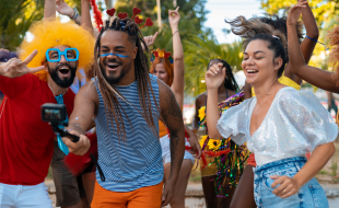 Com o fim do Carnaval, fim da escala 6x1 volta ao debate e reacende discussão sobre jornada e qualidade de vida do trabalhador